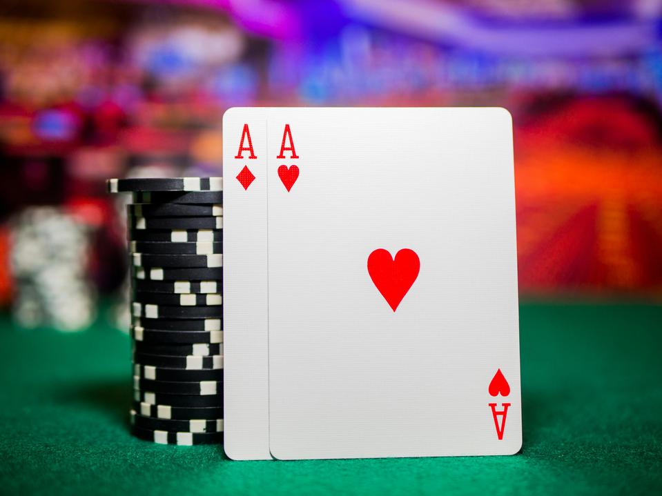 How Live Dealers Transformed Online Casinos
